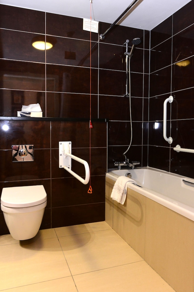 Standard Room, 1 Double Bed, Accessible - Photo 6