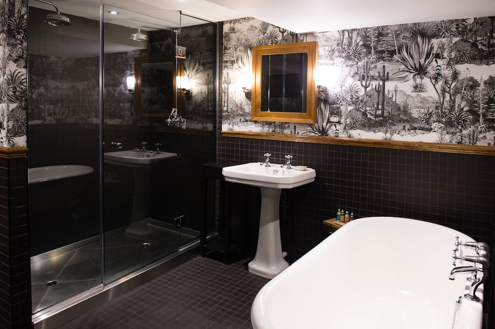 Suite - Photo 3