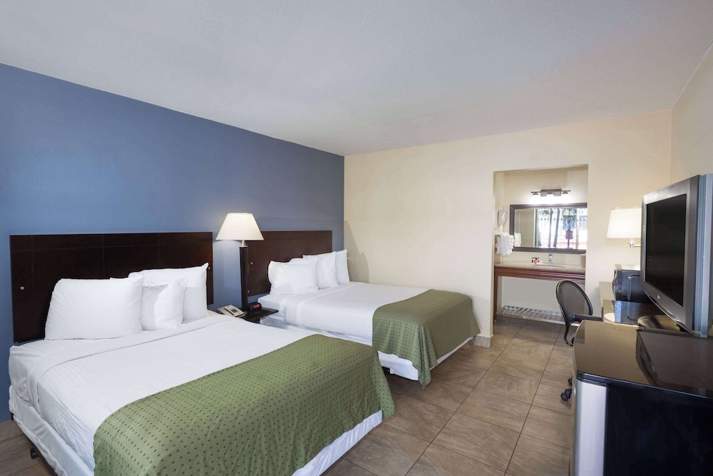 Deluxe Room, 2 Double Beds, Non Smoking, Pool View photo 1