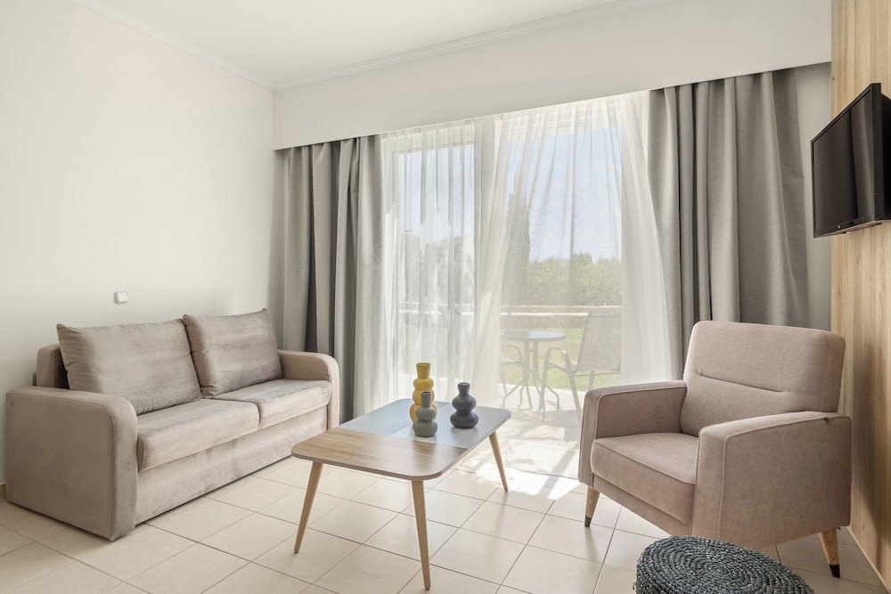 Superior Family Room Garden View