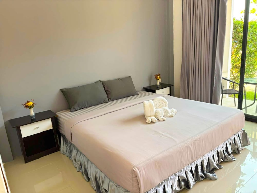 Deluxe Double Room, Garden View