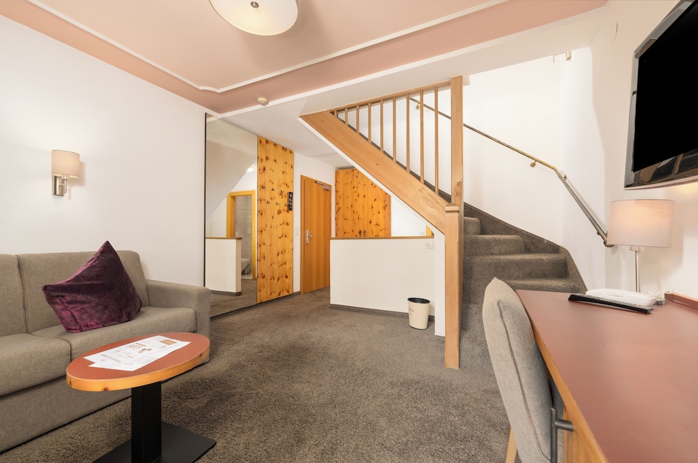 Family Room - Photo 8