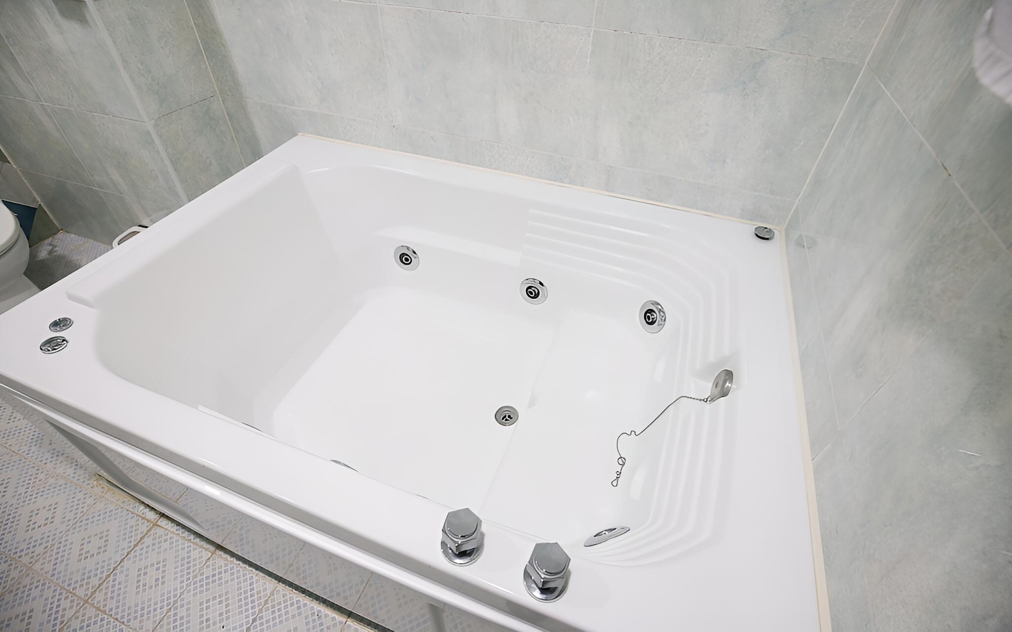 Room (Twin bed (75 inch TV + whirlpool + Ne) - Photo 6
