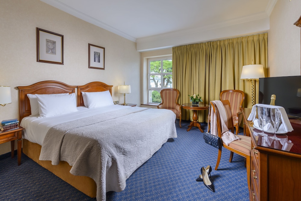 Deluxe King Room photo 2