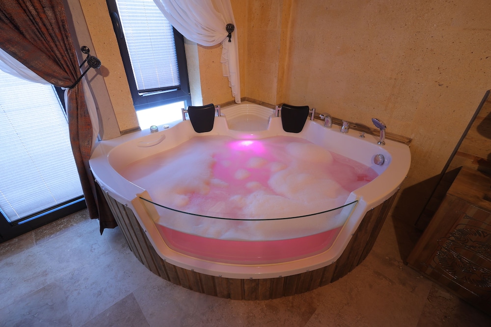 Deluxe Suite - Photo 5