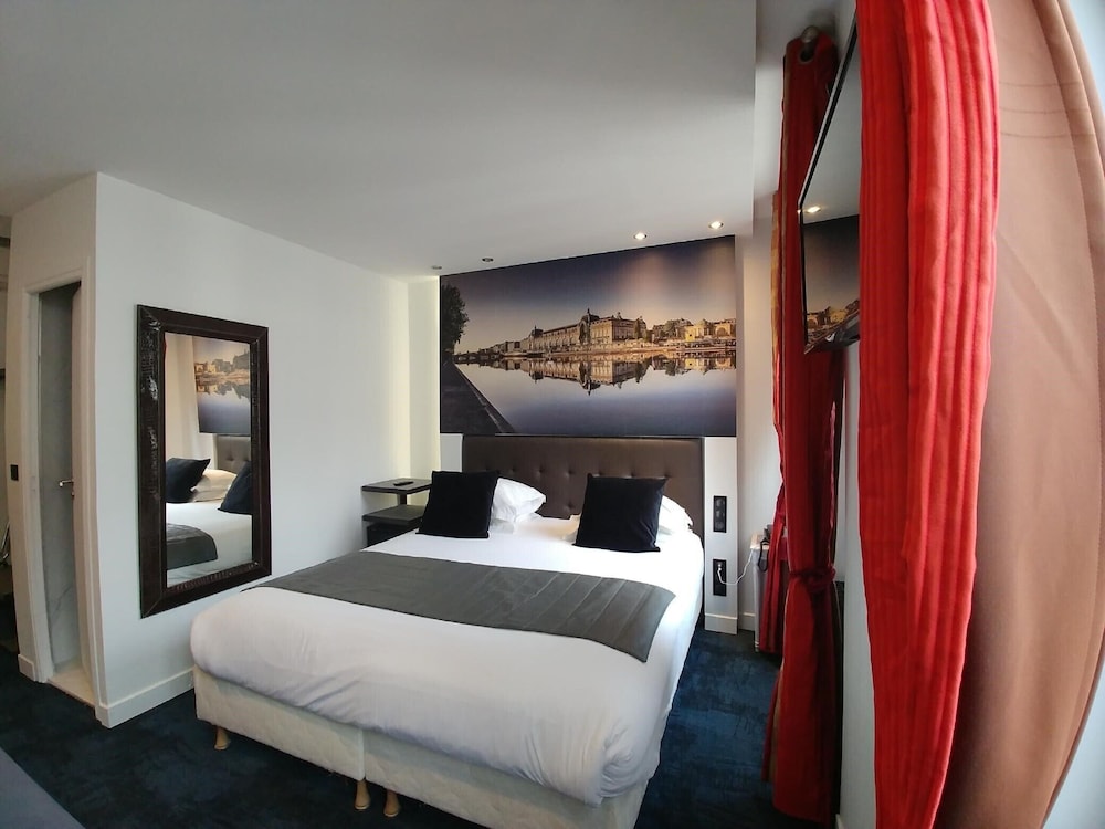 Superior Double or Twin Room photo 3