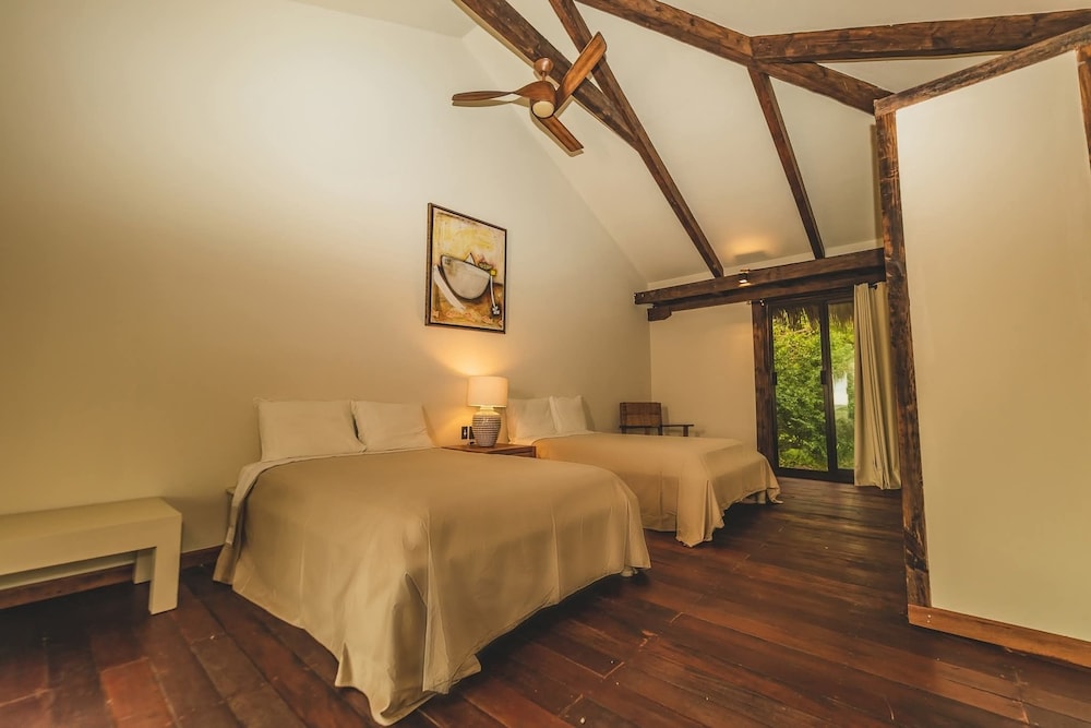 Standard Bungalow, 2 Double Beds, Partial Ocean View photo 1