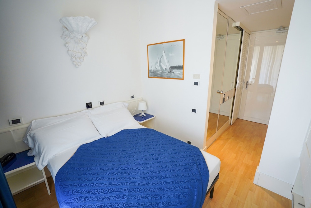 Standard Double Room Single Use photo 3