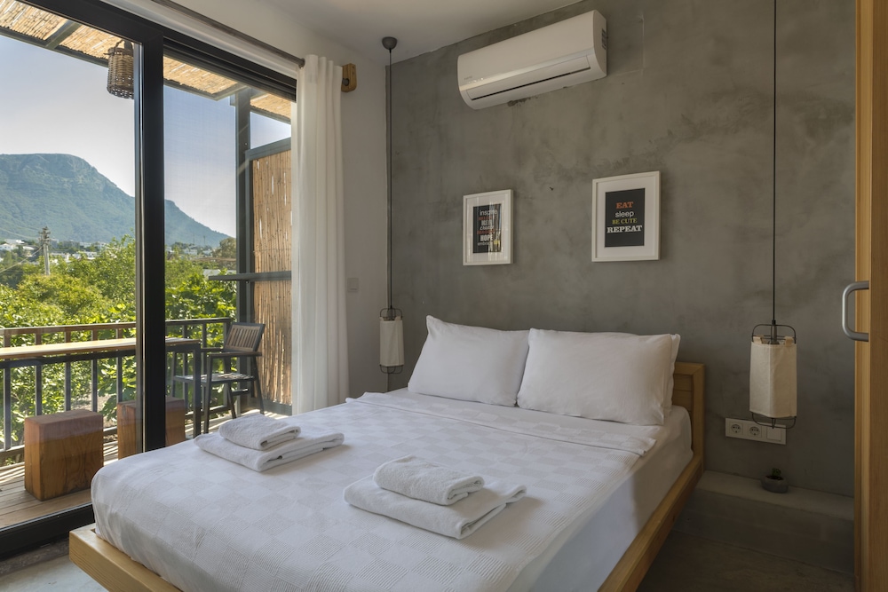 Family Studio Suite, 1 Bedroom, Kitchenette, Mountain View photo 1