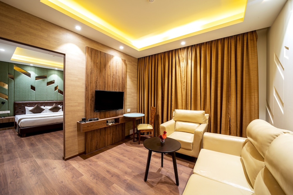 Suite Room - Photo 1