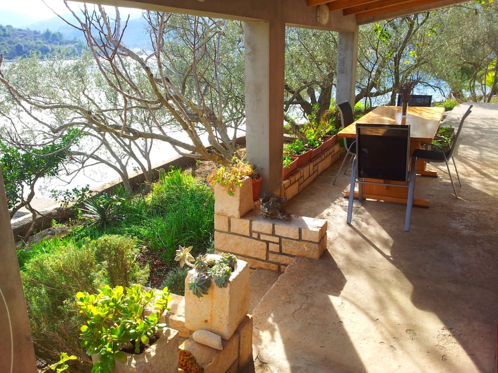 House (One Bedroom Holiday Home) photo 2