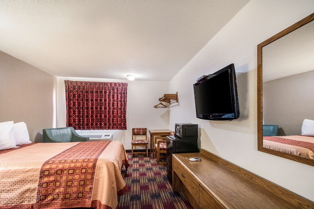 Room, 2 Double Beds, Non Smoking - Photo 6