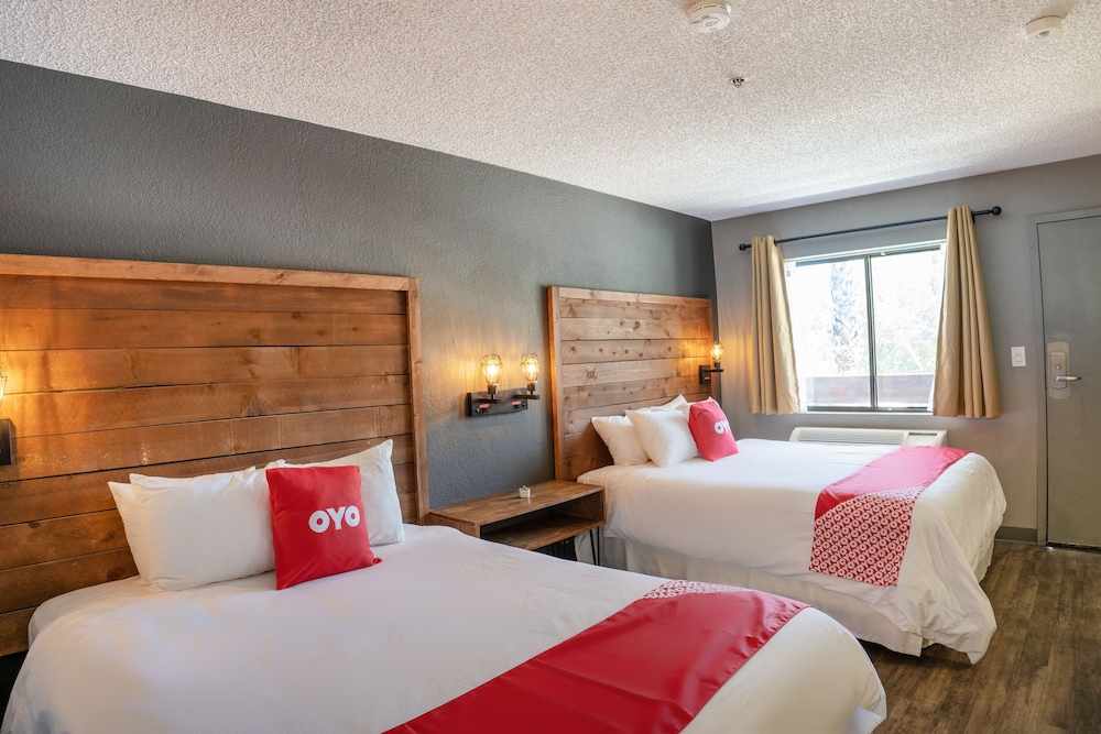 Deluxe Room, 2 Queen Beds, Pool View - Photo 1
