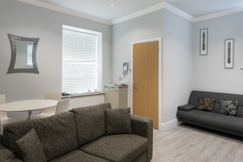 Suite - Photo 4