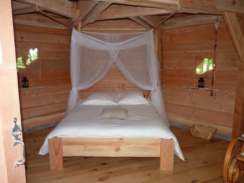 Cabin (Elona) photo 1