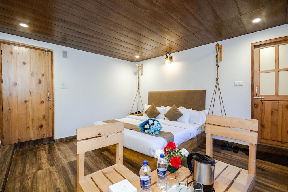 Basic Double Room, 1 King Bed, Mountain View - Photo 5