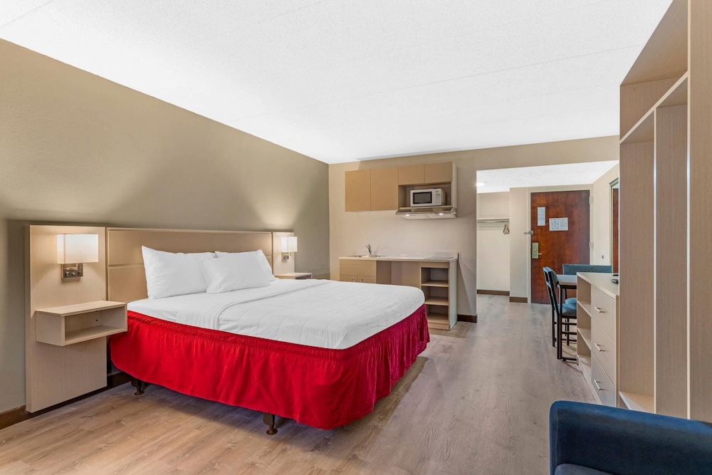 Standard Room, 1 King Bed, Non Smoking photo 1