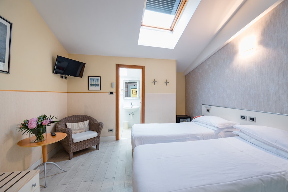 Classic Double or Twin Room, 1 Bedroom - Photo 3