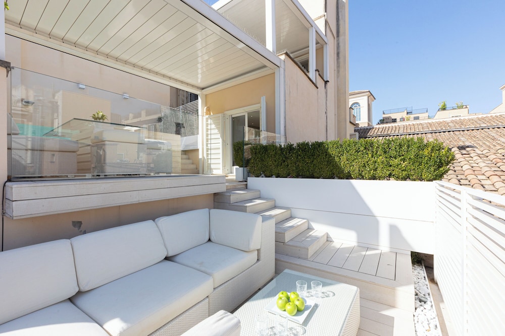 Luxury Apartment, City View