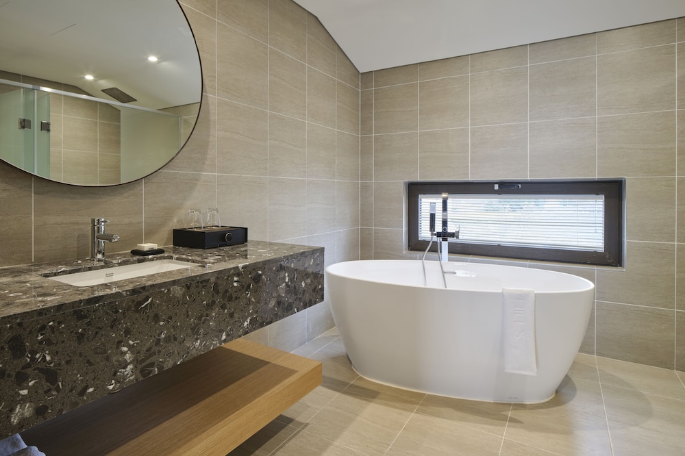 [Brunchy Package] Premier Suite B Type + Brunch For 2 + Park Ticket For 2 Per Stay - Photo 7