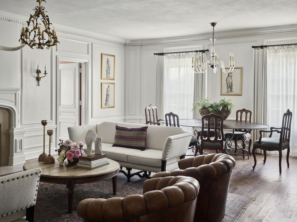 Suite (Mr. and Mrs. Perry)