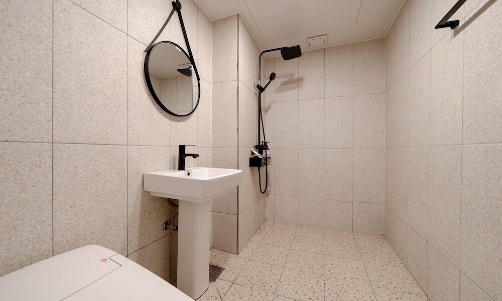 Standard Double Room - Photo 10