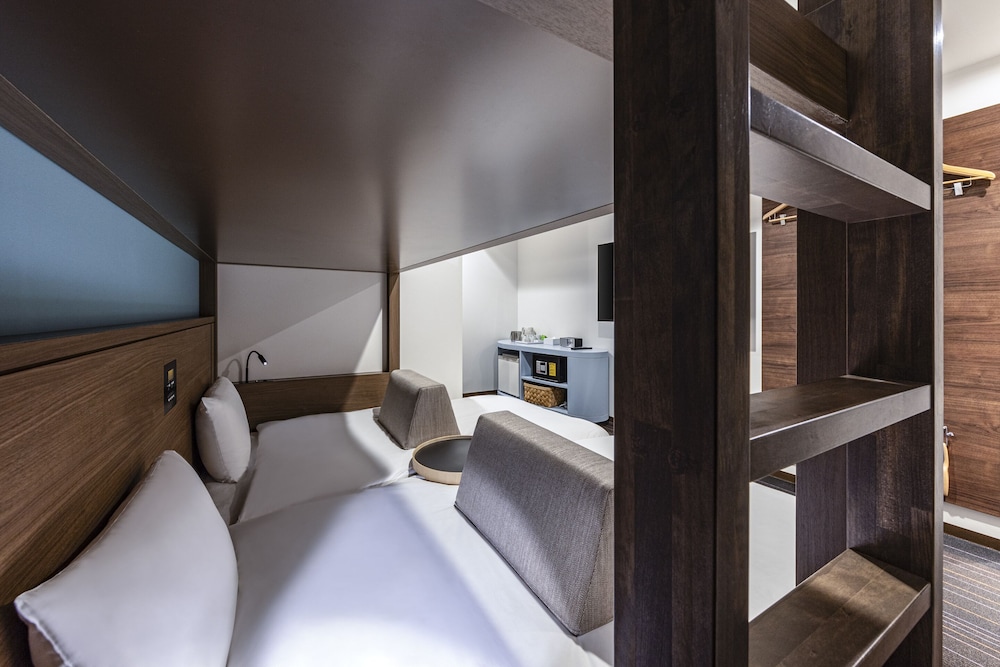 Bunk bed room - 3 adults, Non-Smoking photo 2