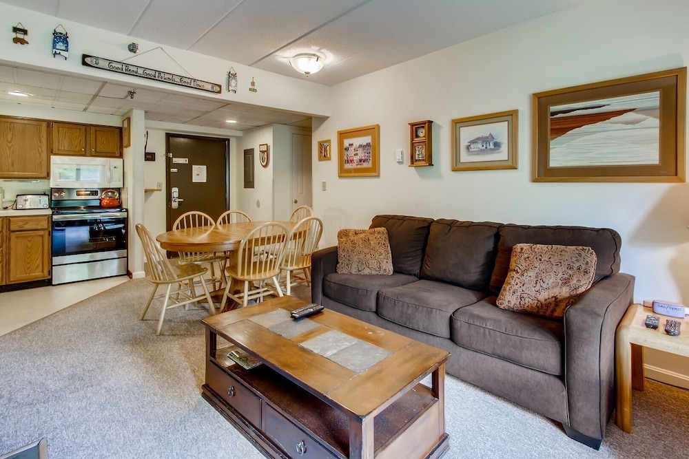 Condo, 2 Bedrooms