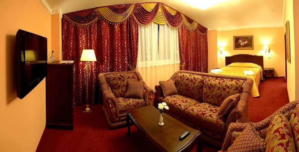 Studio Suite, City View