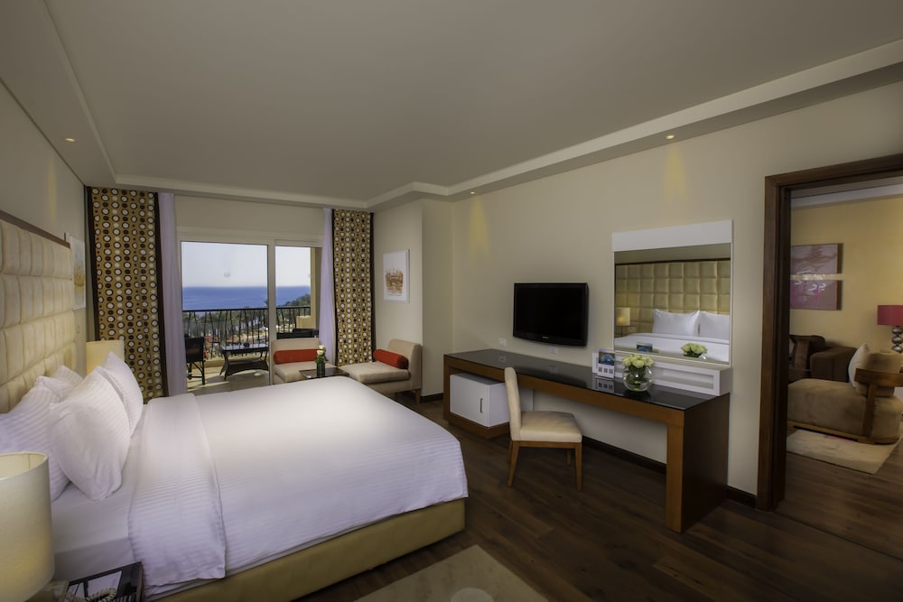 Suite, 1 Bedroom (Sea Front) - Photo 8