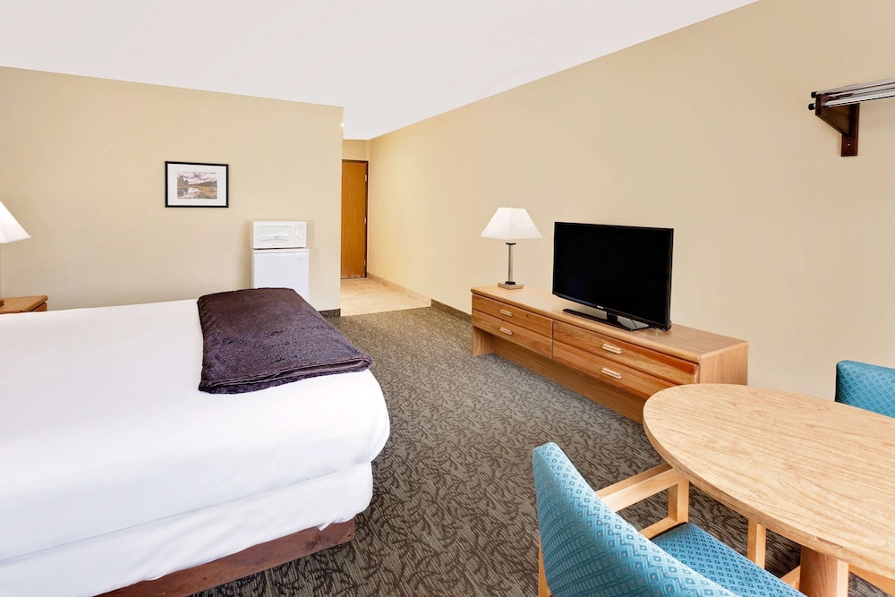 Deluxe Room, 1 King Bed, Non Smoking - Photo 1