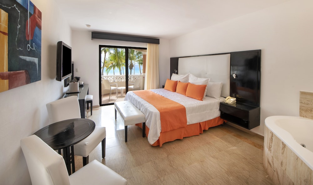 Room, 1 King Bed, Non Smoking (Couple Retreat) photo 3