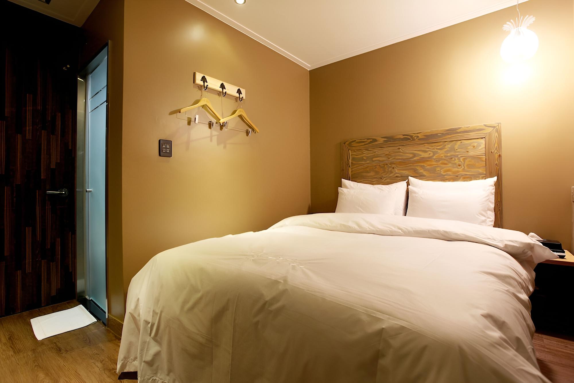 Room (A Type) - Photo 3