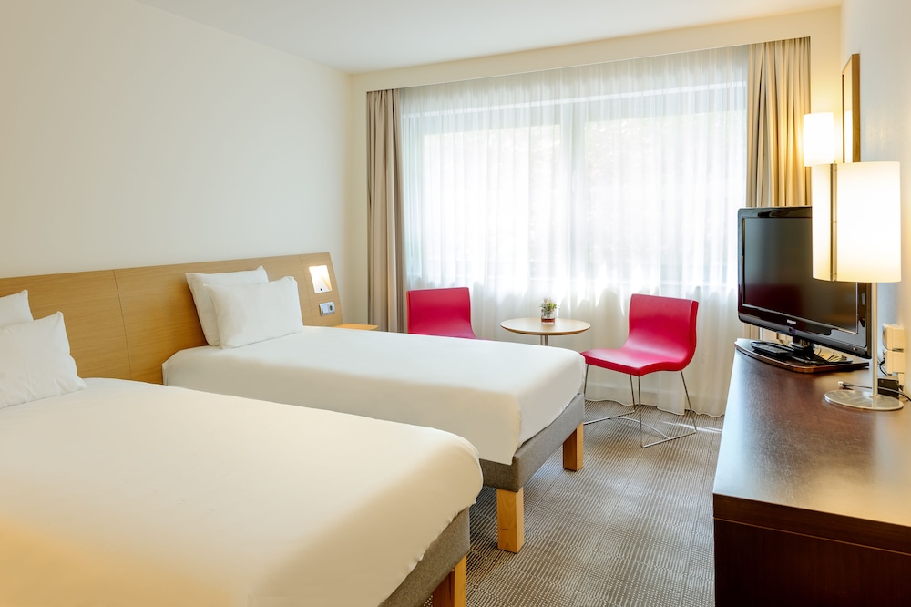 Standard Twin Room, 2 Twin Beds - Photo 2
