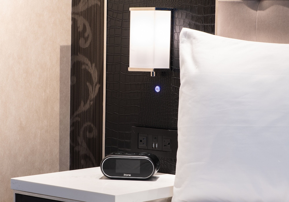 Premium Room, 1 King Bed, Balcony, City View