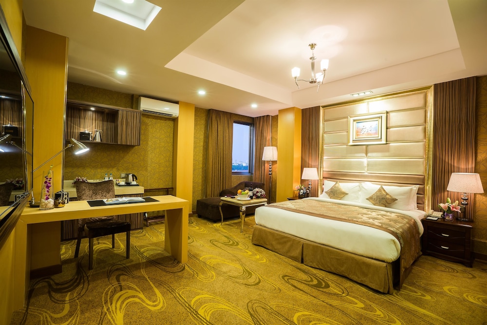 Junior Suite, 1 King Bed, Non Smoking, City View photo 1