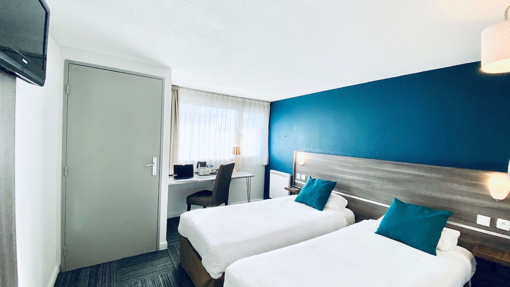 Standard Room, 2 Twin Beds - Photo 7