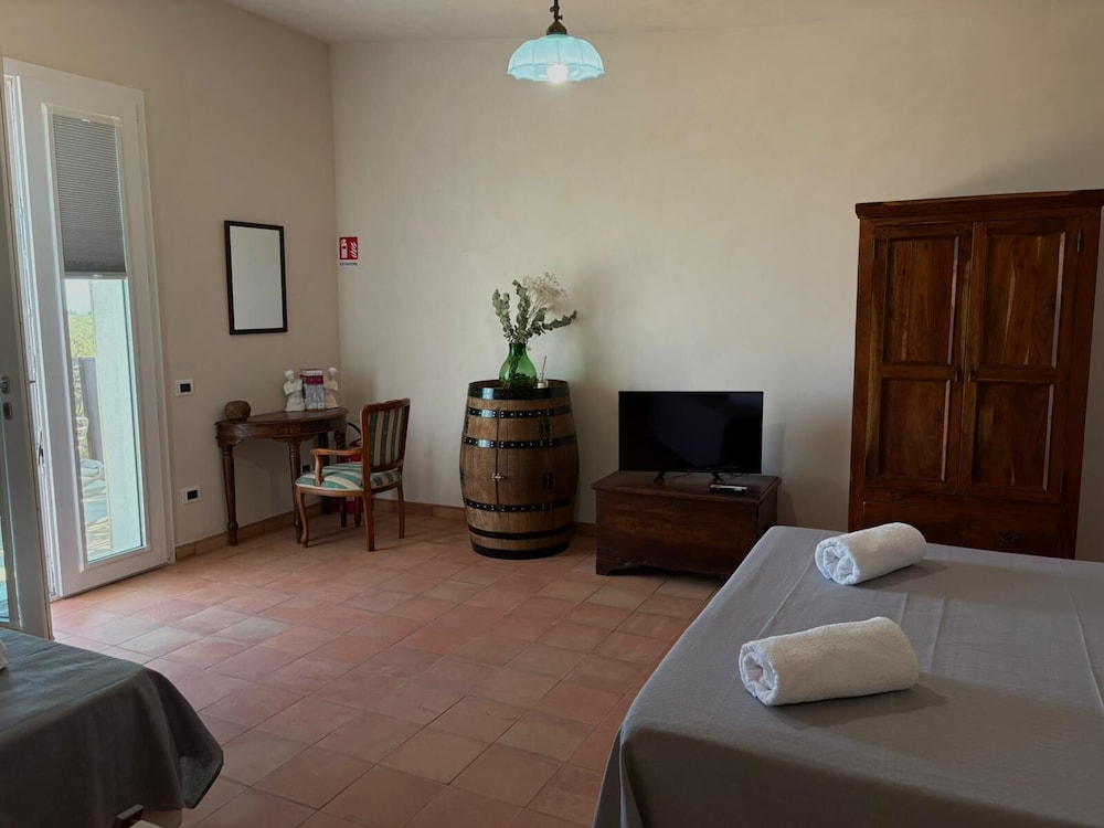 Deluxe Triple Room, Garden View photo 1