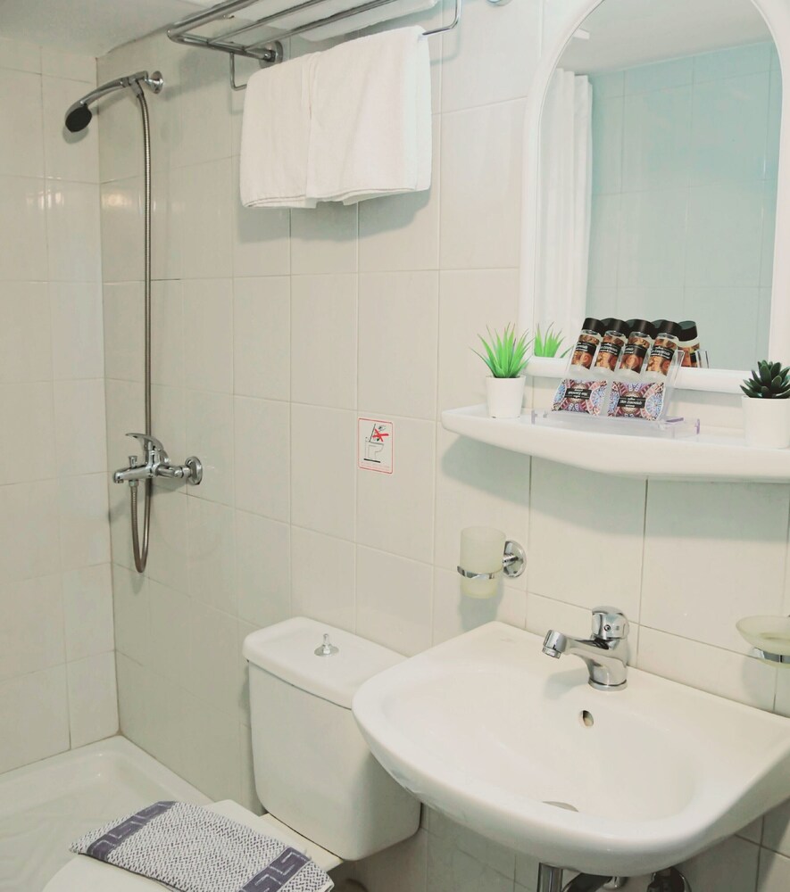 Economy Double Room photo 2