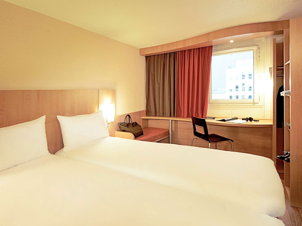 Standard Double Room, 2 Double Beds - Photo 4