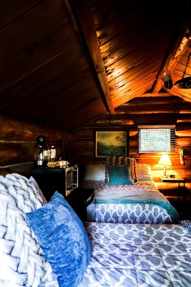 Trapper Dan's Cabin photo 2