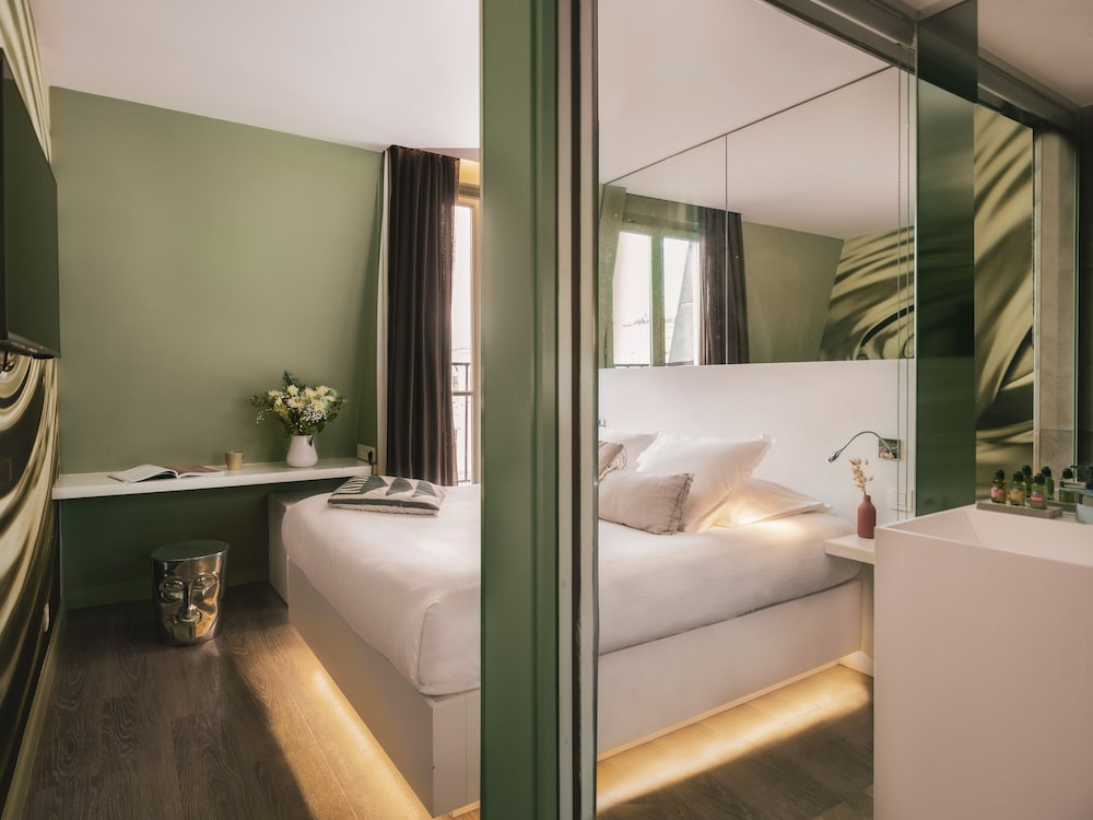 Double Room (Narcisse)