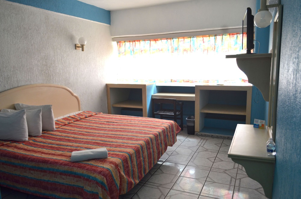 Economy Single Room, 1 King Bed photo 2
