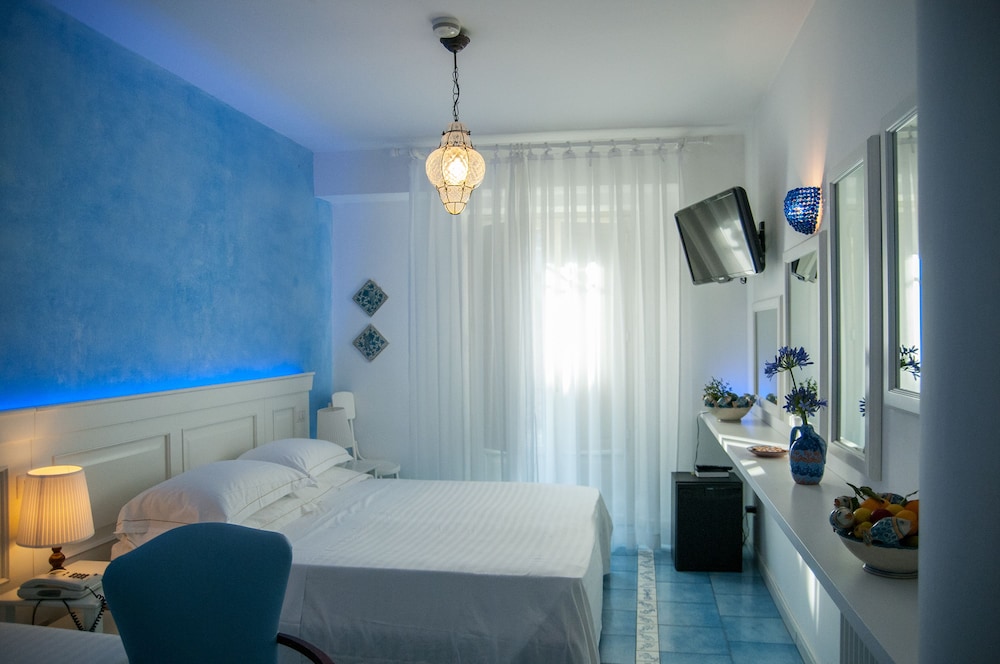 Superior Double or Twin Room, Balcony, City View - Photo 1