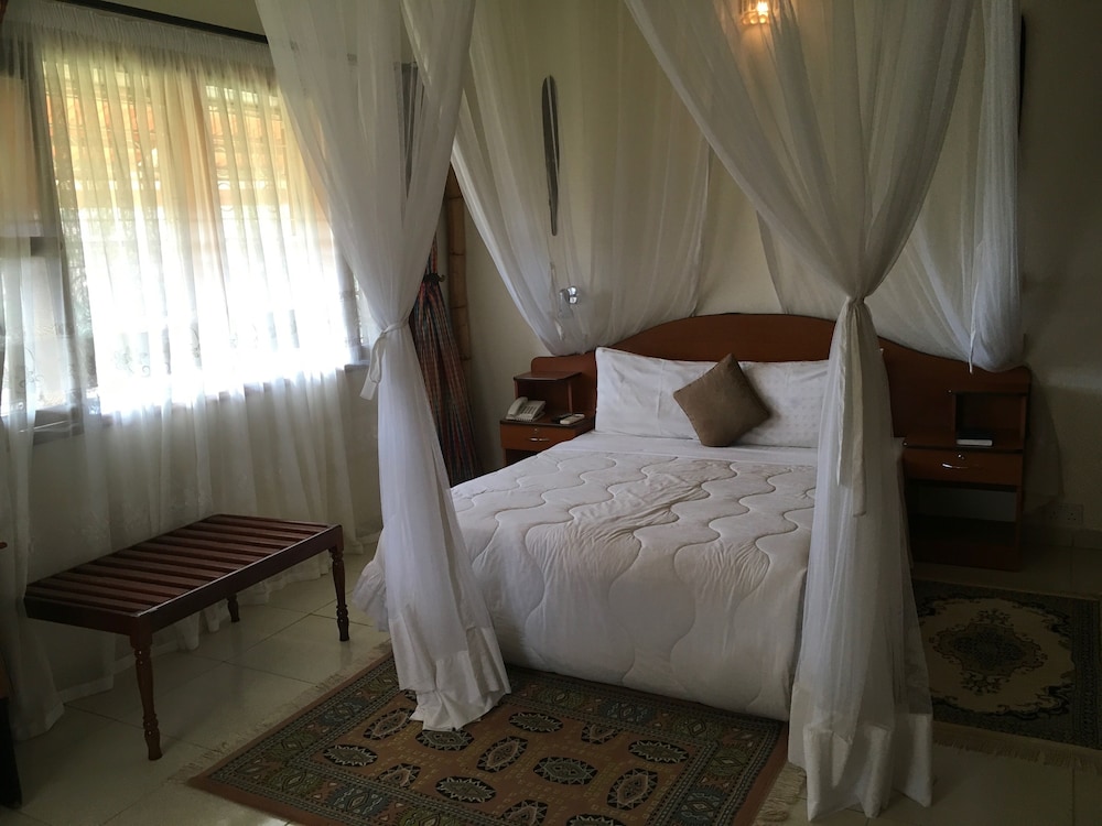 Family Room, 2 Bedrooms, Shared Bathroom, Lake View