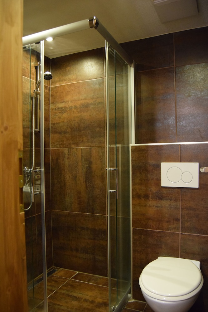 Standard Double Or Twin Room, Shared Bathroom (Room 102) photo 3