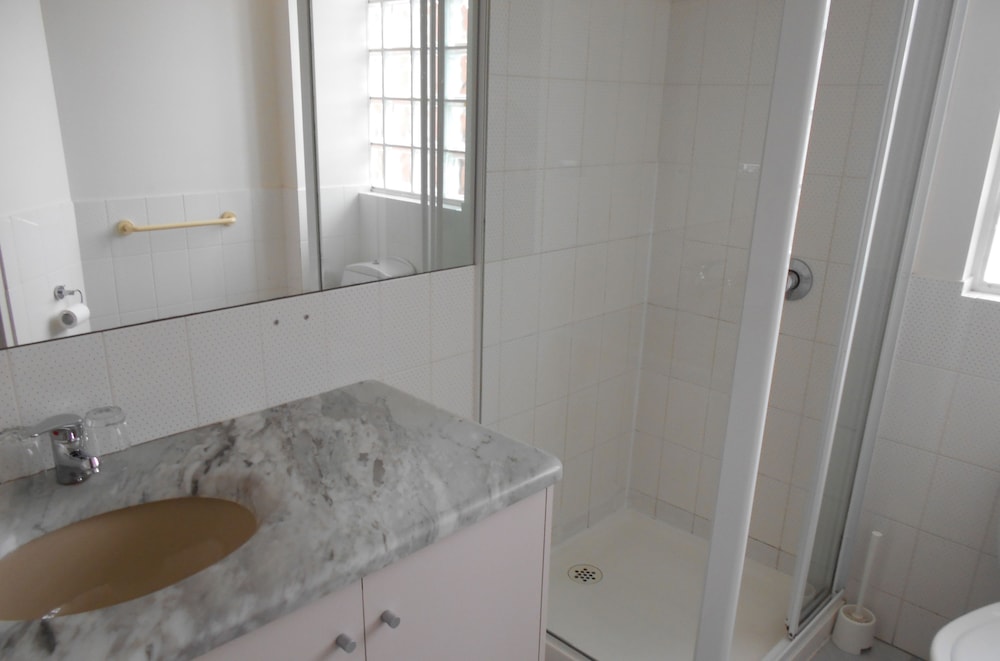 Compact Twin Room photo 3