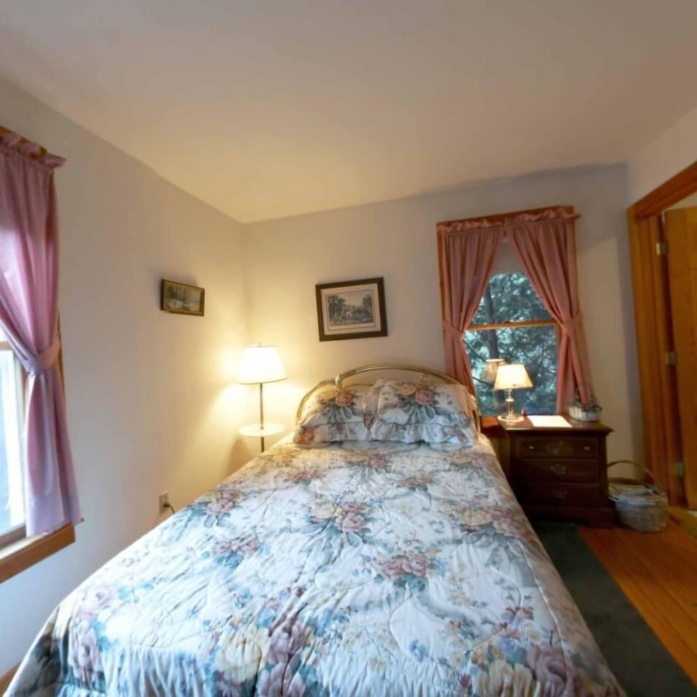 Triple Room, Private Bathroom, Garden View photo 2