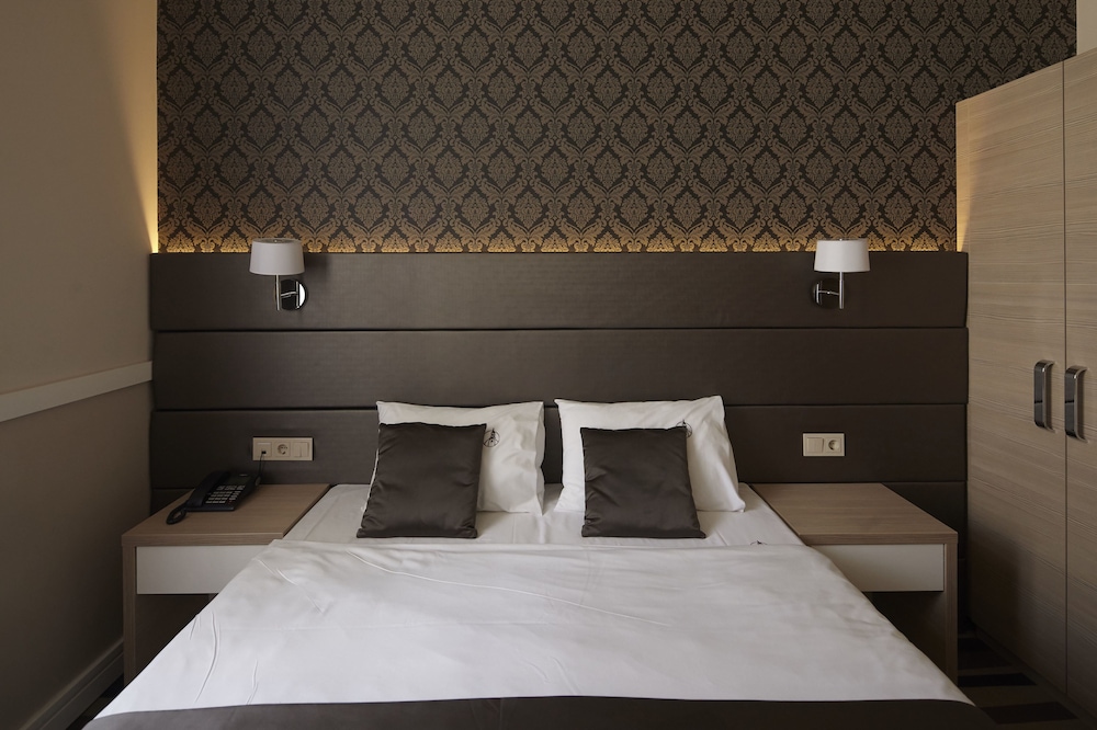 Suite, 2 Bedrooms, City View - Photo 6