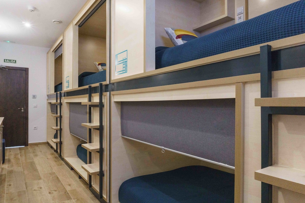 Dormitorio Compartido Deluxe, Dormitorio Mixto, Baño Compartido (1 cama en un dormitorio de 6 camas)